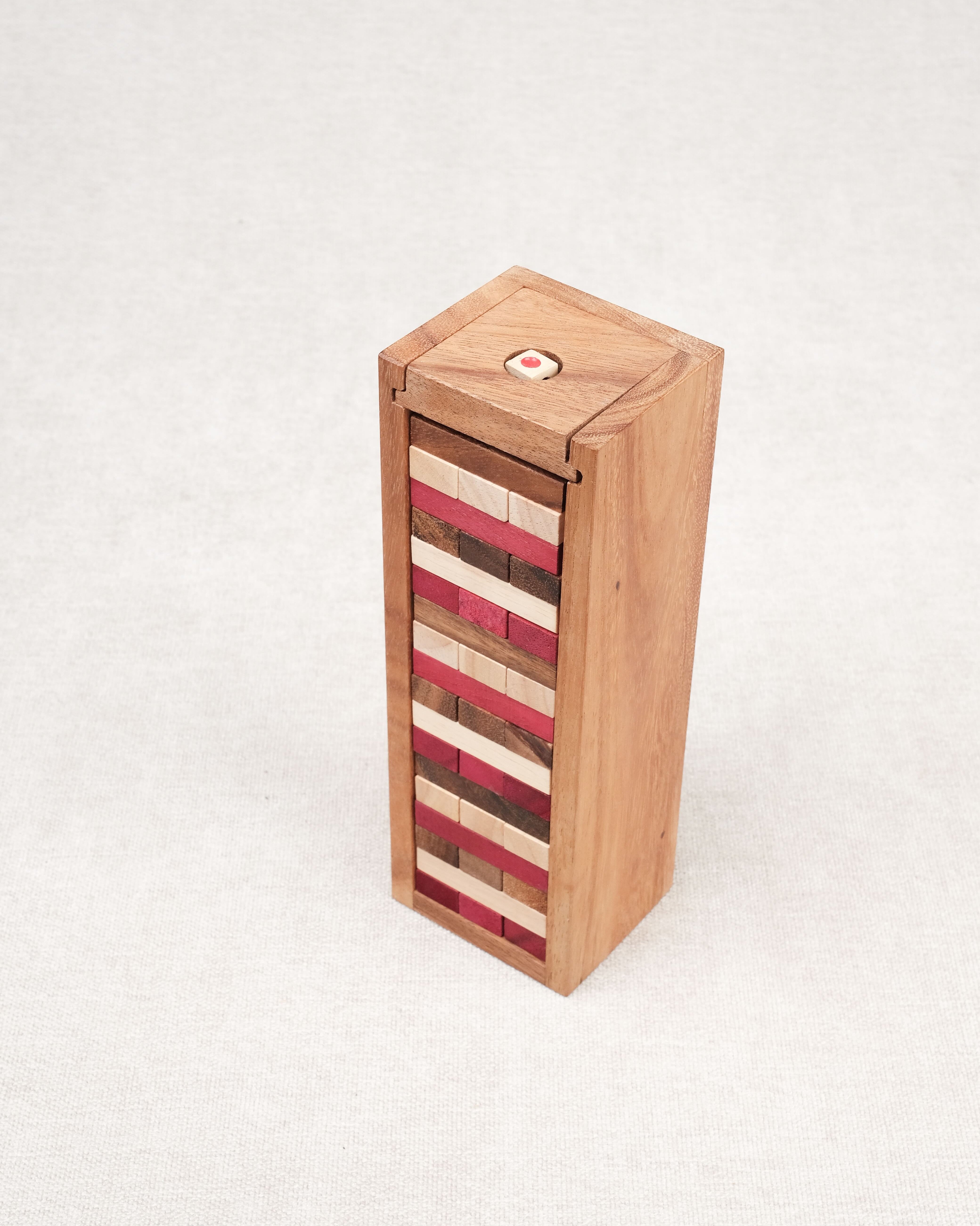 Tour Jenga Couleur M avec coffret bois – blocs rouge, clair et foncé