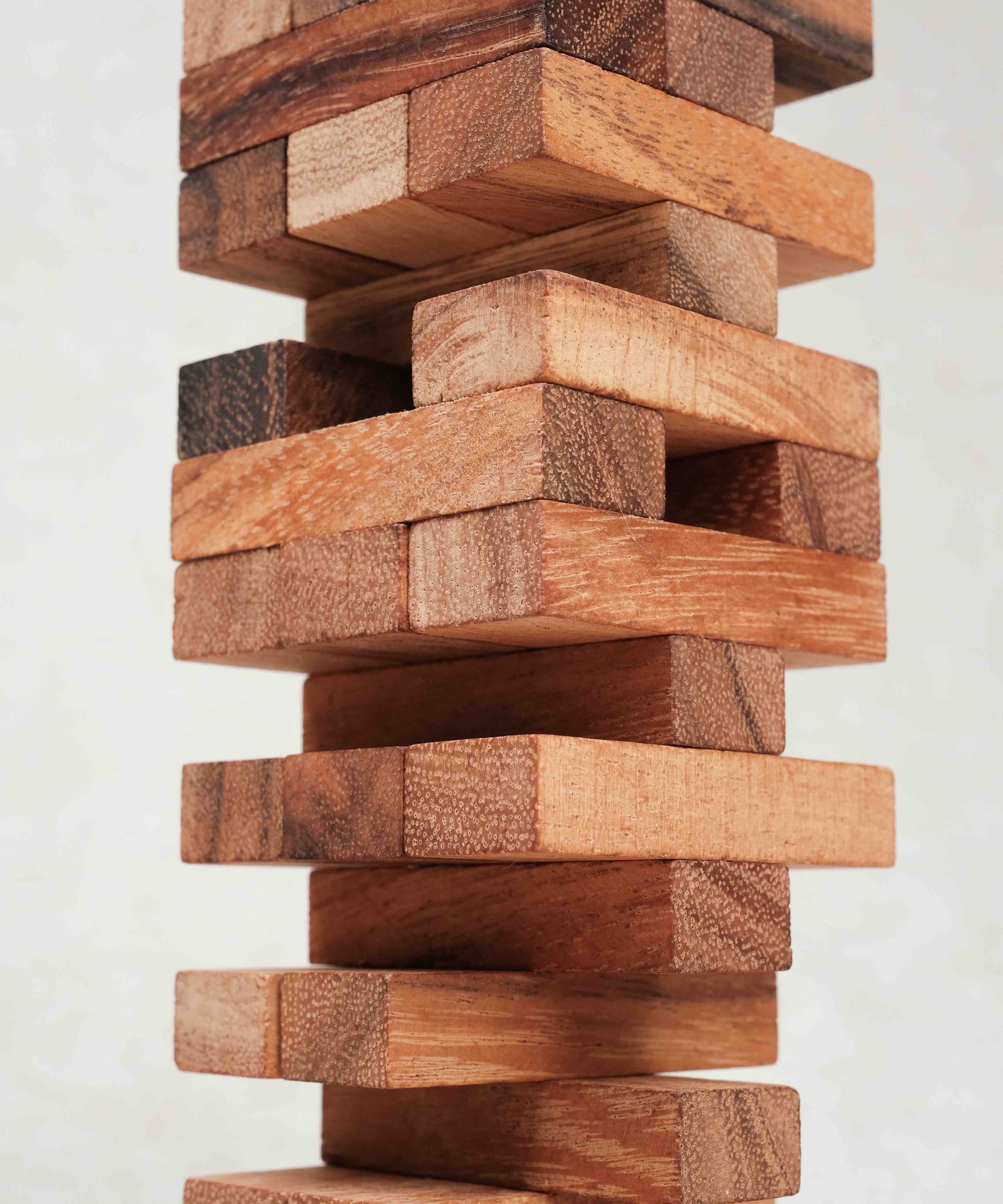 Détails de la tour de jenga ou tour infernale M en bois d'acacia