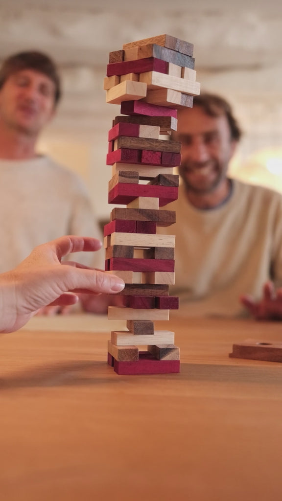 Vidéo Jeux Faugère : partie de Jenga Couleur en situation – jeu d'adresse familial en bois