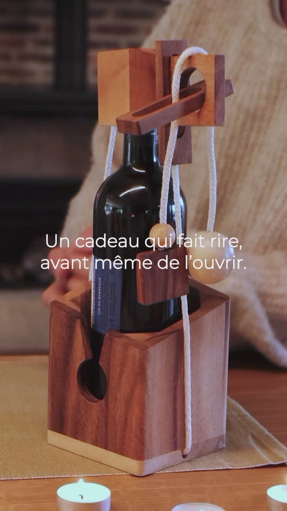 Vidéo Jeux Faugère : casse-tête Bouteille de vin grand modèle en situation – défi ludique entre amis ou en famille