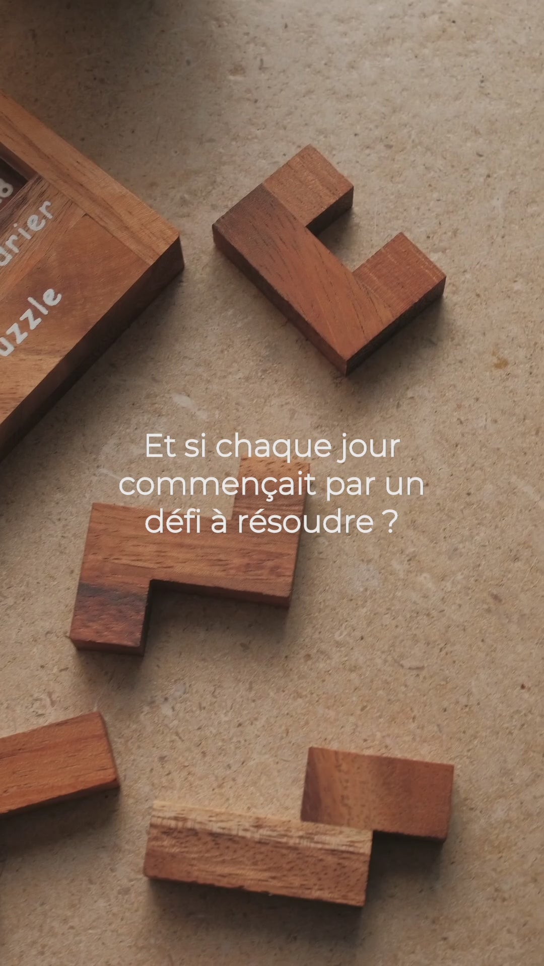 Vidéo Jeux Faugère : démonstration du Calendrier Puzzle en bois, résolution du défi du jour