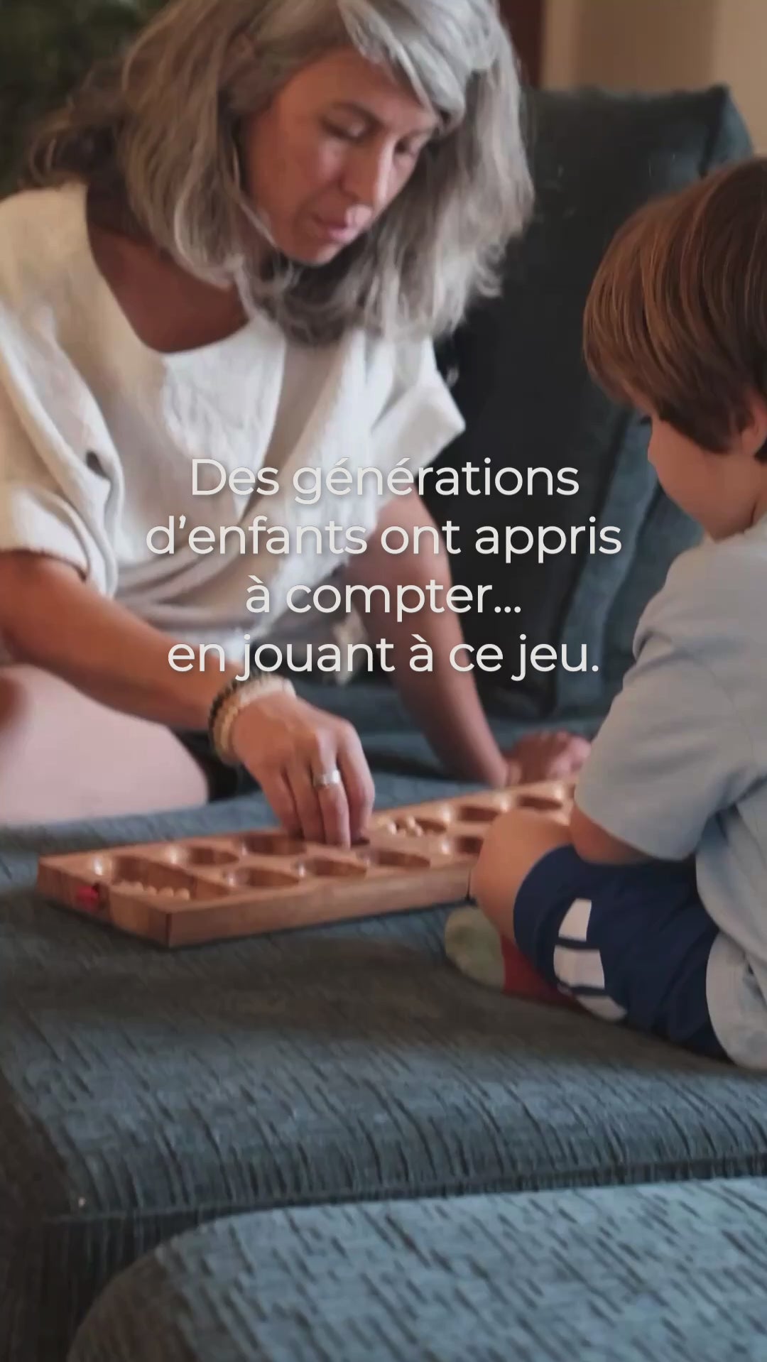 Vidéo Jeux Faugère : partie d'Awalé (Kalaha) en situation – jeu de stratégie traditionnel en bois à deux joueurs